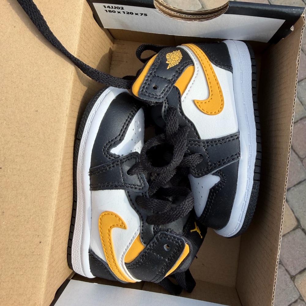 New in box Nike toddler Jordans size 4c. 1 Mid TD White Black Gold Sneakers